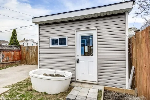 Additional image 32 of 1039 1/2 Cannon St