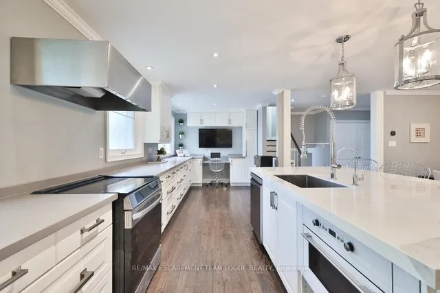 Additional image 12 of 3530 Walmer Rd