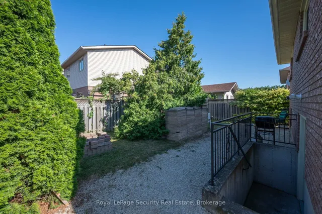 Additional image 42 of 107 Fairington Cres