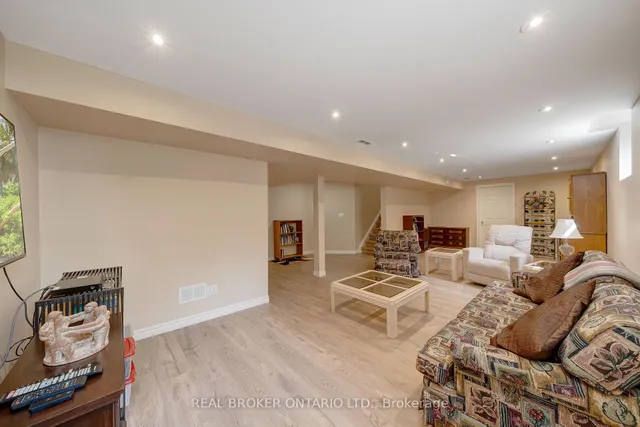 Additional image 31 of 5689 Roseville Crt