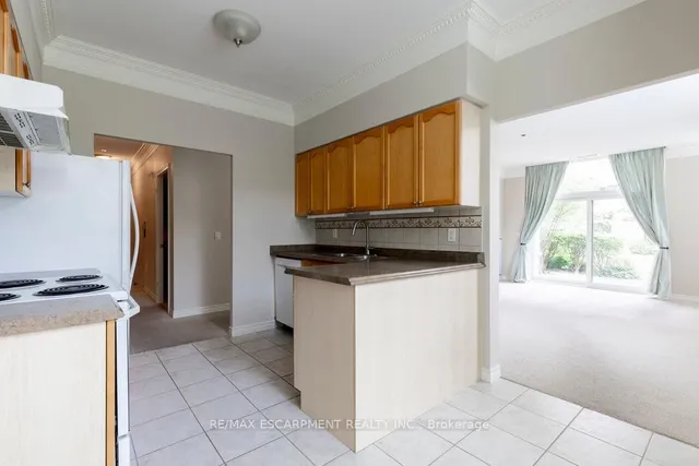 Additional image 8 of 100 Burloak Dr Unit 1101