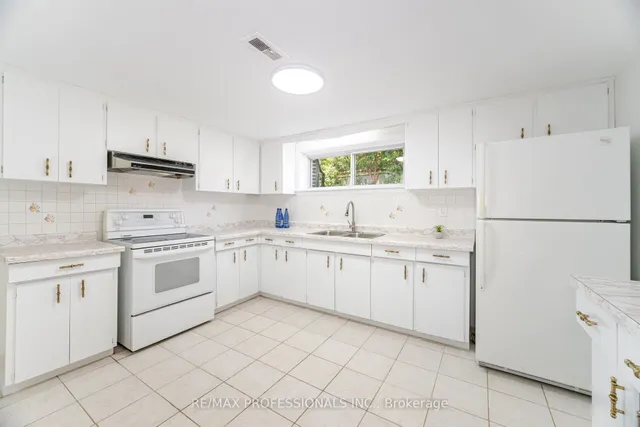 Additional image 35 of 718 Royal York Rd