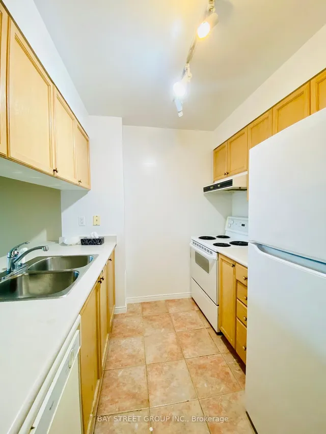 Additional image 7 of 889 Bay St Unit 1503