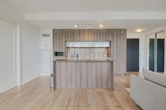 Additional image 15 of 151 Avenue Rd Unit 601