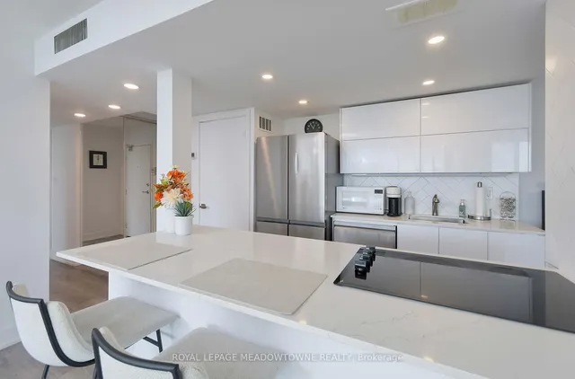 Additional image 14 of 1333 Bloor St Unit 805