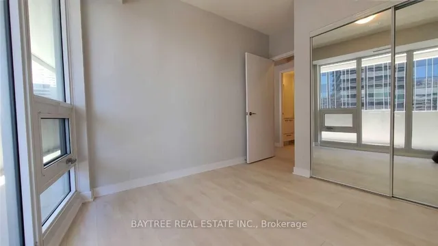 Additional image 6 of 2221 Yonge St Unit 809