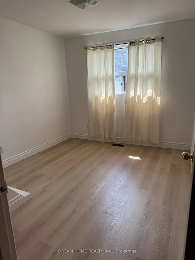 Additional image 16 of 22 Beethoven Crt