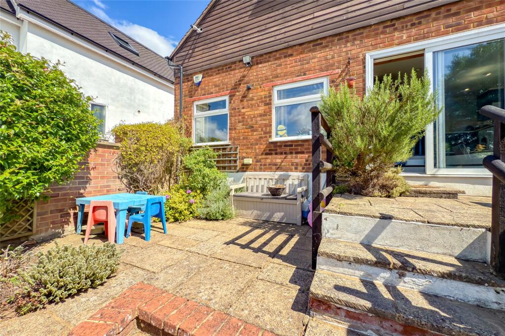 Additional image 15 of Mount Drive, Park Street, St. Albans, Hertfordshire, AL2