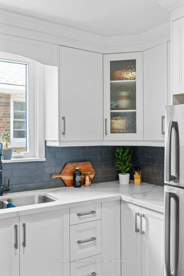 Additional image 29 of 103 Cameron Ave