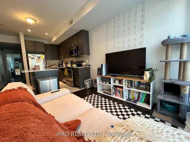 Additional image 4 of 639 Lawrence Ave Unit 209