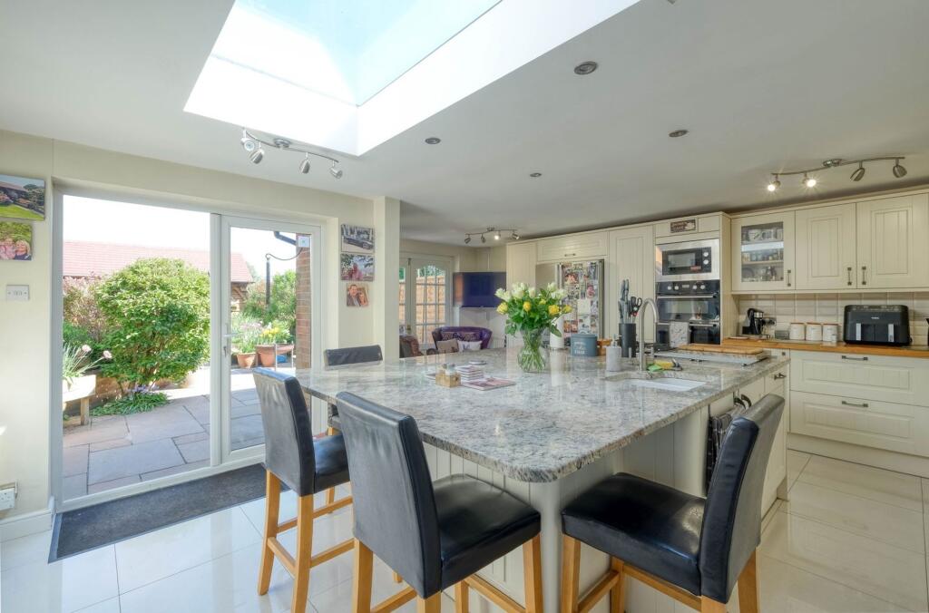 Additional image 4 of Evesham Road, Astwood Bank, B96