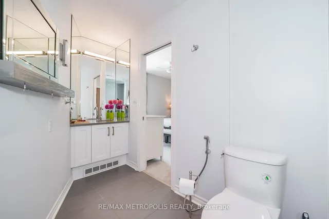 Additional image 15 of 1 Watergarden Way Unit 201