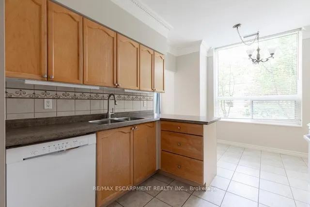 Additional image 9 of 100 Burloak Dr Unit 1101