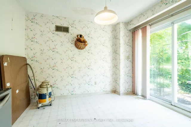 Additional image 21 of 6746 Appleby Line