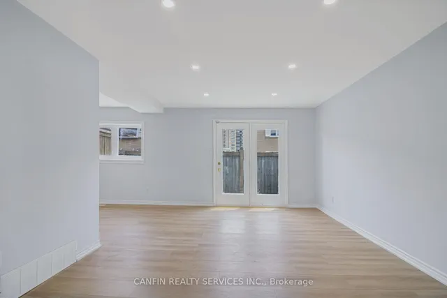 Additional image 7 of 212 Town House Cres Unit 212