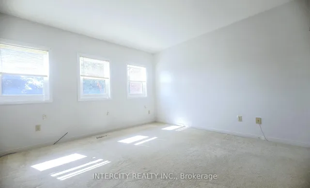 Additional image 20 of 49 Mossbrook Cres