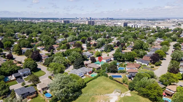 Additional image 42 of 15 Lockton Cres