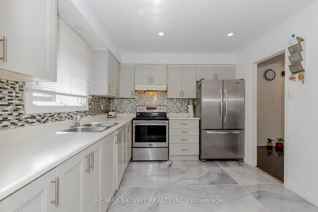 Additional image 17 of 3285 Lansdown Dr