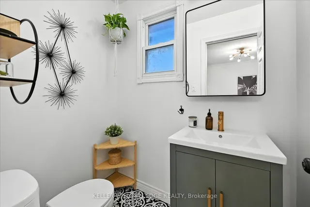 Additional image 18 of 94 Royal Ave