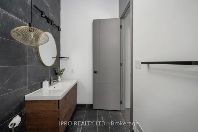 Additional image 30 of 127 Barker Ave