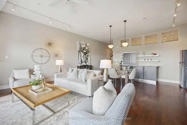 Additional image 16 of 160 Fallingbrook Rd Unit 205