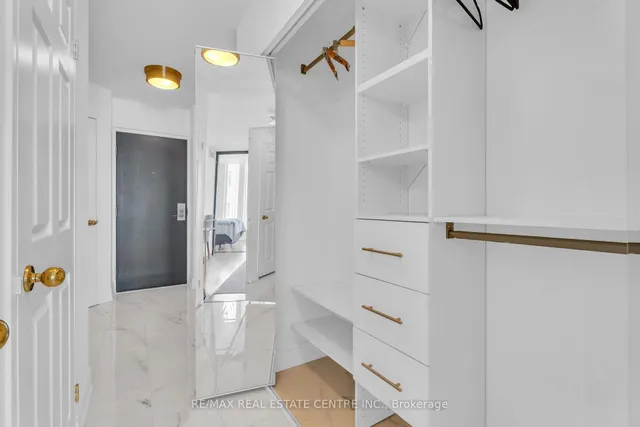 Additional image 33 of 55 Centre Ave Unit 2504