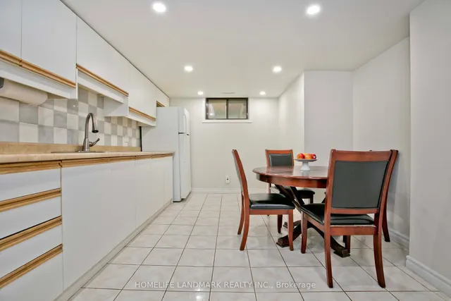 Additional image 22 of 39 La Peer Blvd