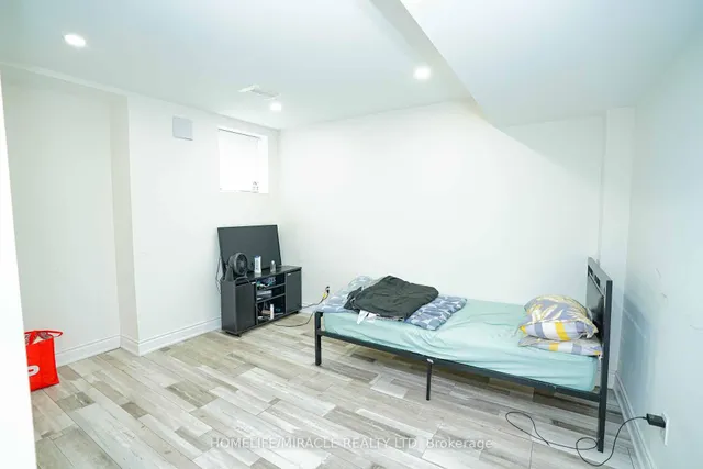 Additional image 44 of 6 Belladonna Circ