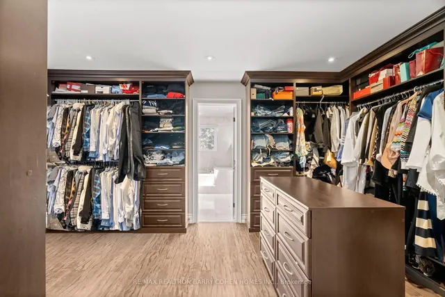 Additional image 21 of 566 Castlefield Ave