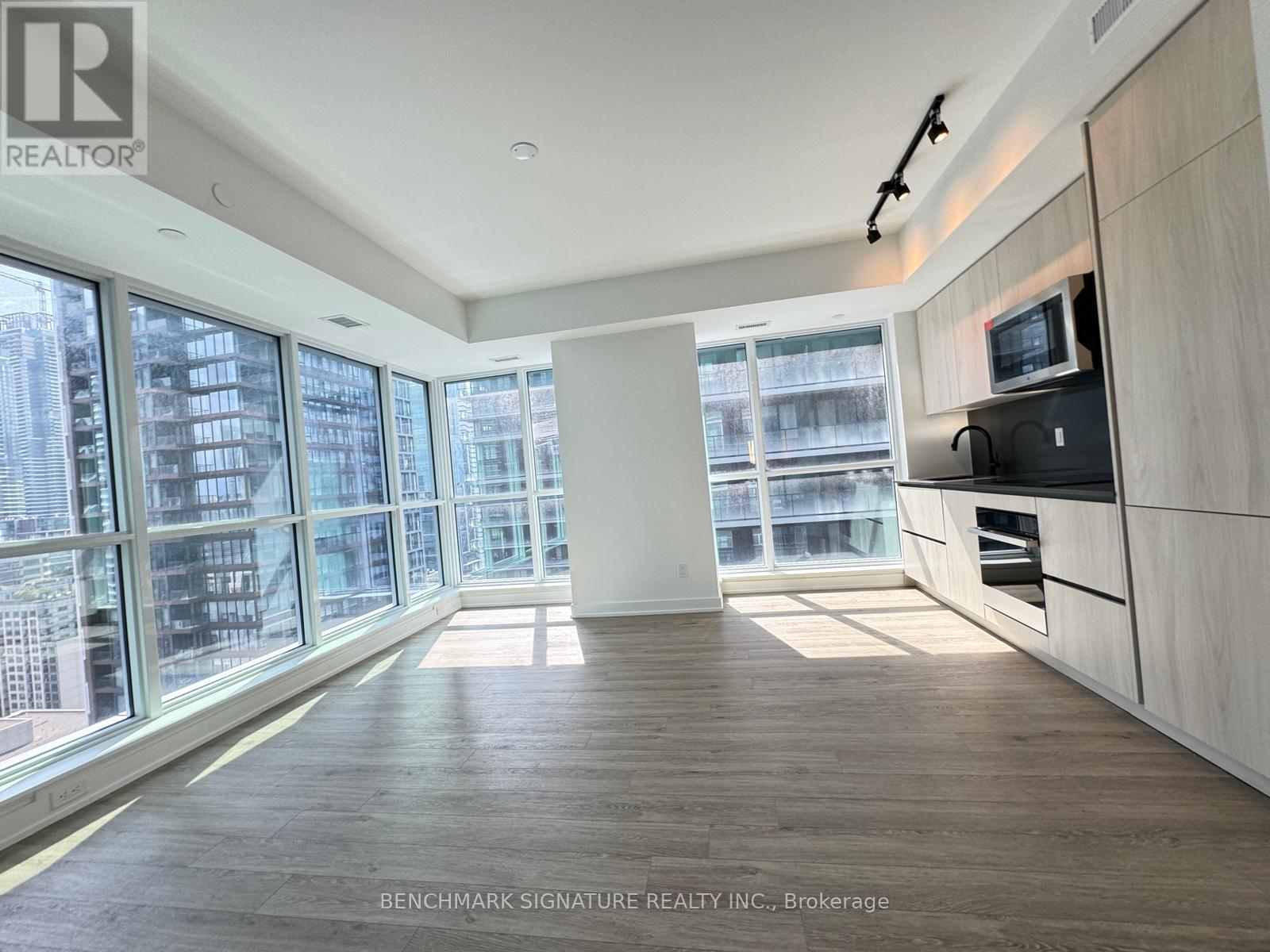 2503 - 327 KING STREET|Toronto (Waterfront Communities), Ontario M5V0W7