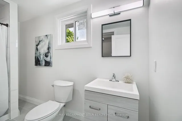 Additional image 19 of 10 Comet Ave