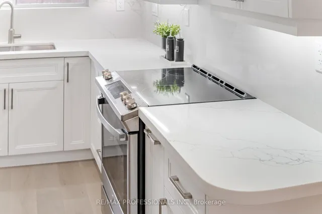 Additional image 16 of 718 Royal York Rd