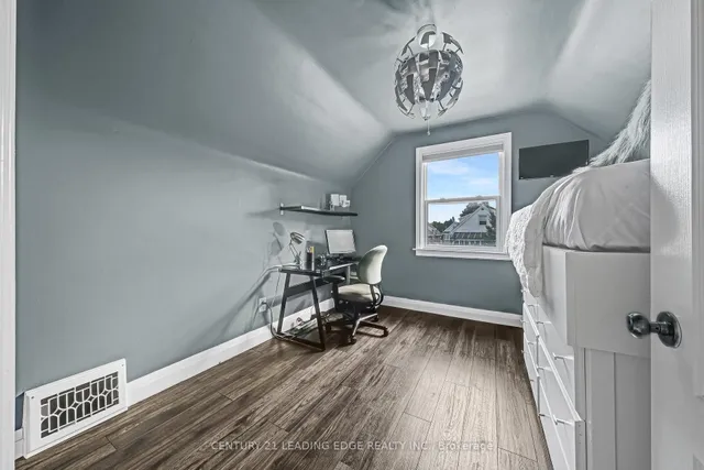 Additional image 31 of 215 Wexford Ave