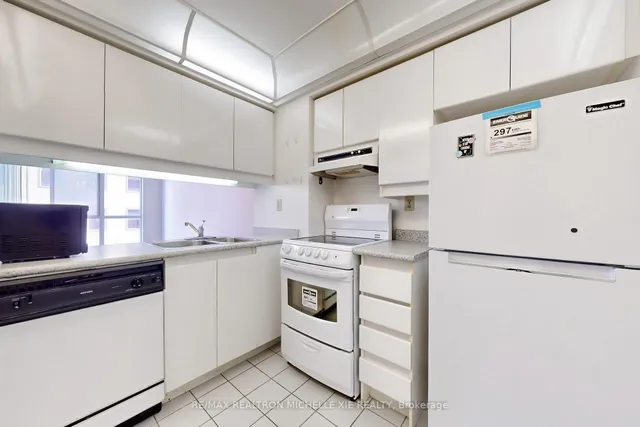 Additional image 14 of 736 Bay St Unit 1009