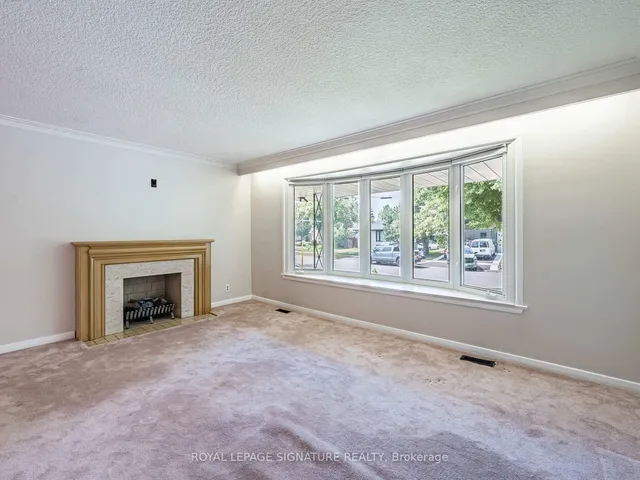 Additional image 4 of 125 Decarie Circ