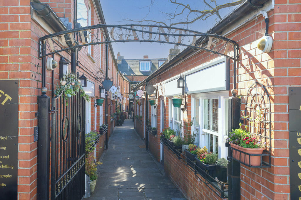Additional image 3 of The Gauntlet, 11 High Street, Somerset, Glastonbury, BA6 9DP