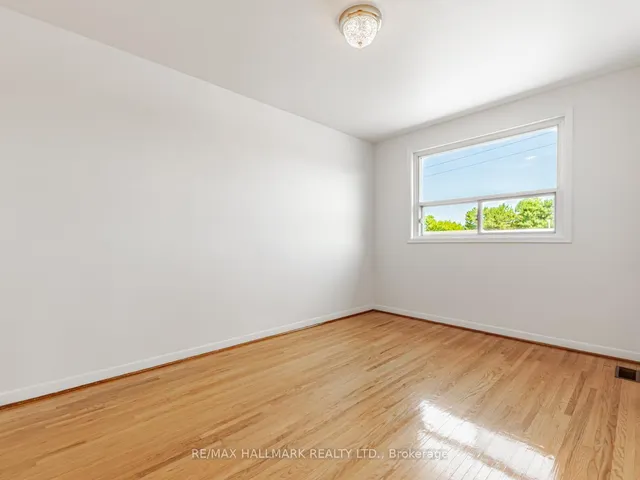 Additional image 24 of 31 Woodenhill Crt