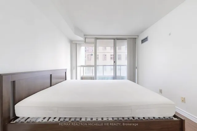 Additional image 17 of 736 Bay St Unit 1009