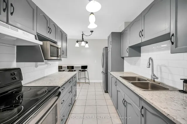 Additional image 17 of 1460 Garth St Unit 18