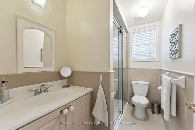 Additional image 32 of 1650 Allan Cres