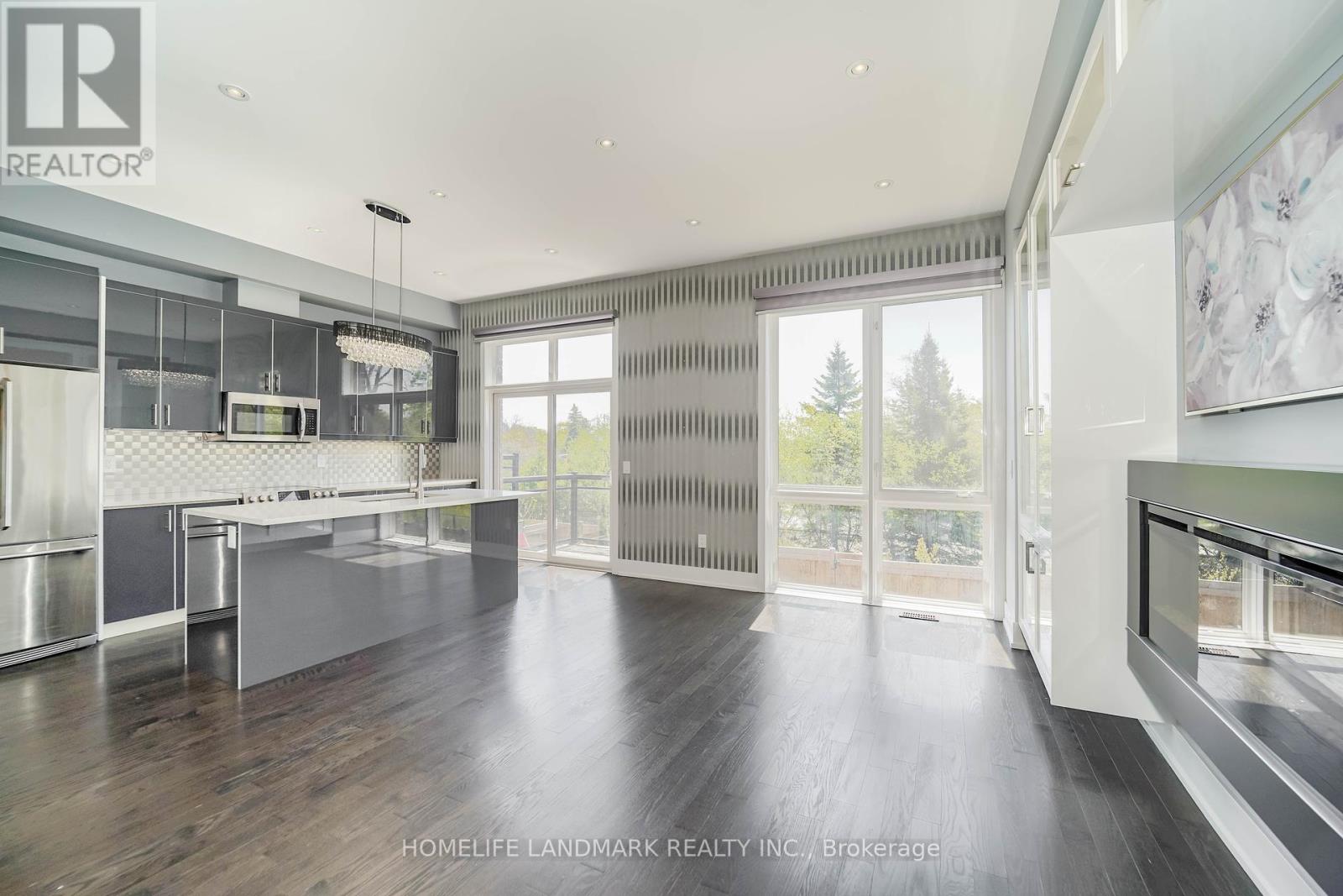 8 CRESTRIDGE DRIVE|Vaughan (Patterson), Ontario L4J0K1