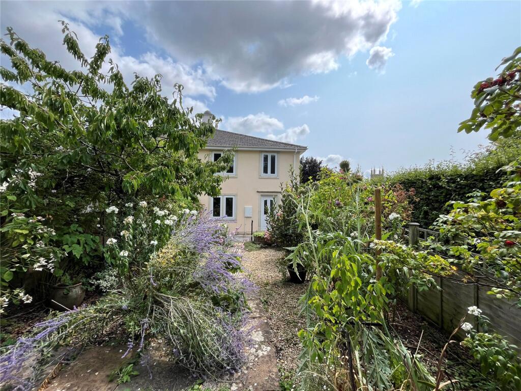 Additional image 14 of Tucked away, just a short walk from the Wells High Street