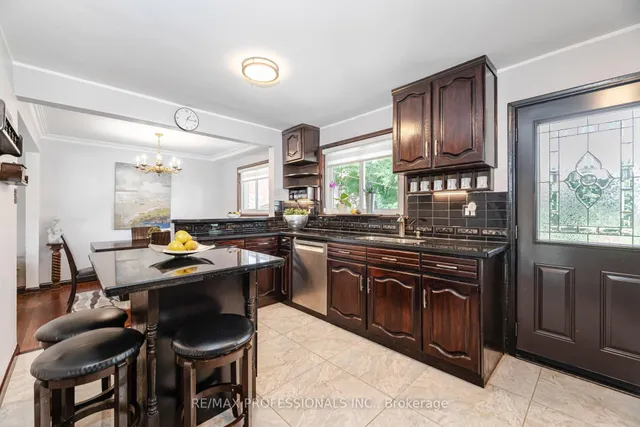 Additional image 16 of 1549 Royal York Rd