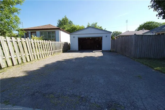 Additional image 35 of 109 Warren Ave