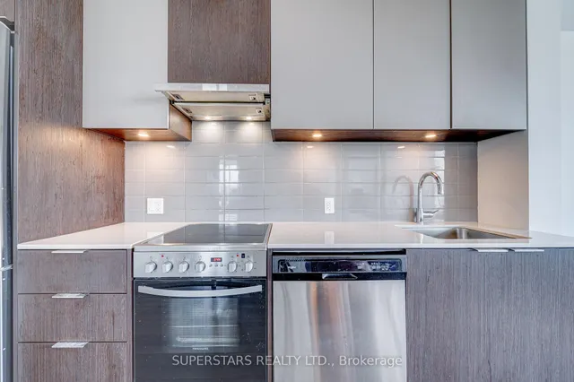 Additional image 2 of 203 College St Unit 2004