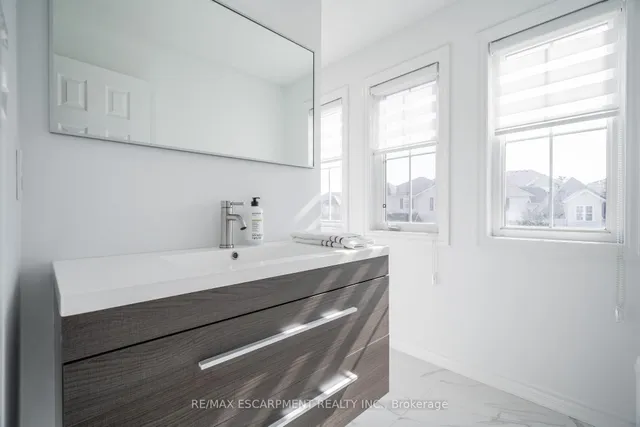 Additional image 25 of 80 Montreal Circ