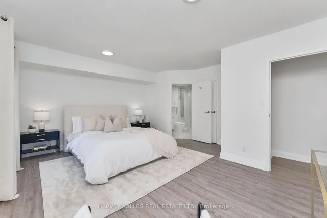 Additional image 17 of 30 Western Battery Rd Unit 326