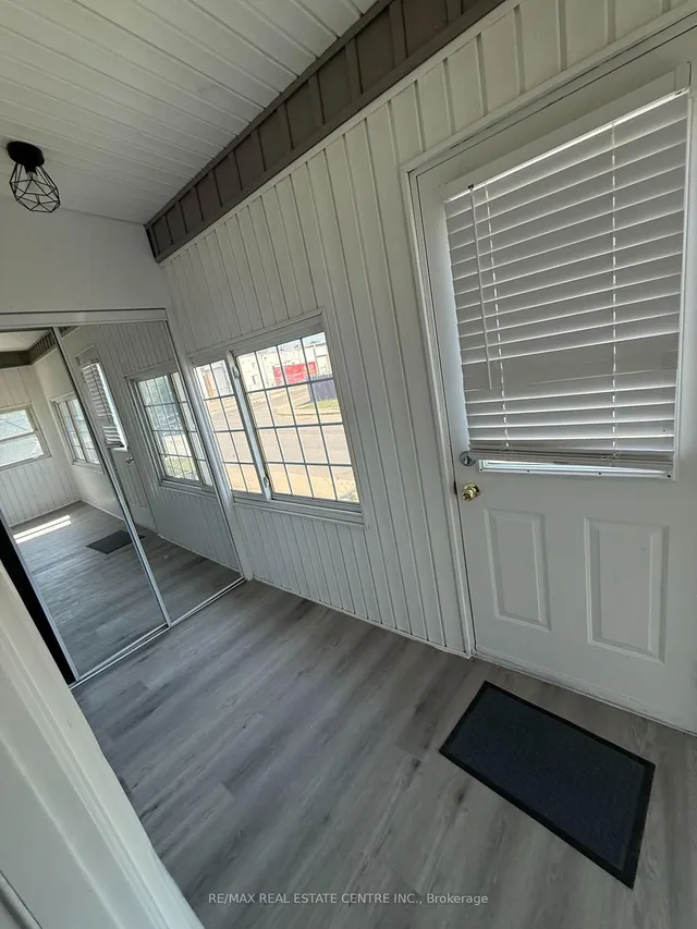 Additional image 3 of 266 Beach Rd Unit UPPER