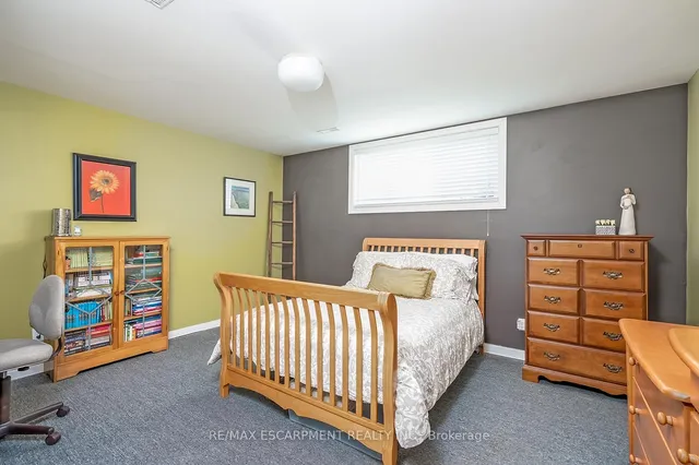 Additional image 39 of 275 Alexander Crt