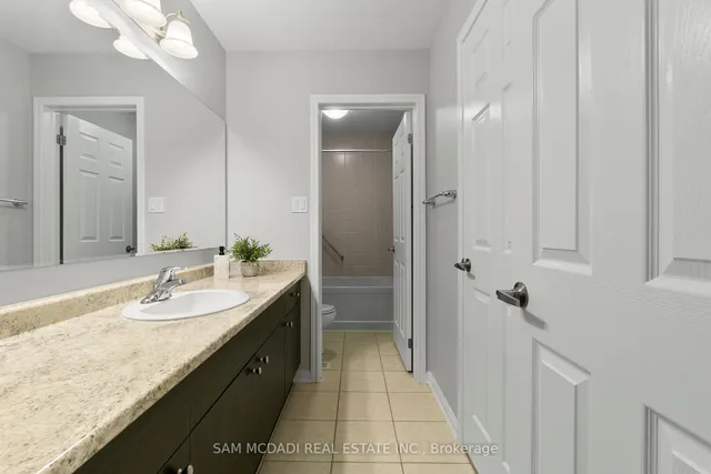 Additional image 32 of 73 Miracle Tr